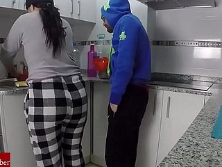 أنها لعق وسلورب كل ما قدمه milk.SAN62