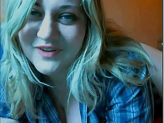 ドニエプルからのナターシャは、彼女の猫と嫌いな人を示してい