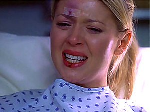 Estrella de Hollywood Tara Reid muestra su lado más travieso en el atractivo de la película