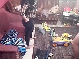 Casus kamera oturma odasında çift lanet kaydeder. JAV245