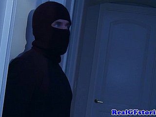 Gospodyni assfucked przez włamywacza północy