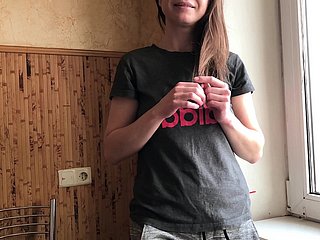 Брат помог пошаговать сестру расслабиться перед первой свиданием. Русский любитель с диалогом