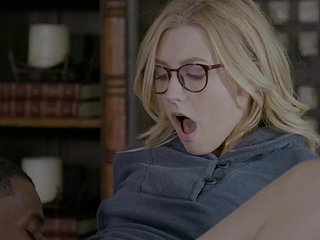Alexa Grace là một con gà với cặp kính cần một shag Hardcore