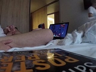 Flaching Dick ke Hotel Maid