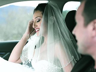 セクシーな花嫁のベラローランドは彼の親友と新郎を不正にしています