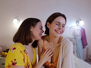 Daniela dan Anca amatur lesbian seks
