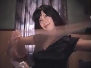 Азиатская девушка лизать ее ноги нейлона