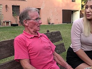 Blonde Hot Ass Anal Fucked oleh Horny Grandpa