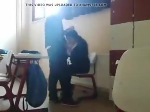 sinifta sakso çekiyor türk