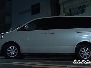 仕事 終わり の キャバ 嬢 を 送迎 の 運転 手 と 結託 し て ヤリまくる!
