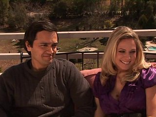 Llenando el coño tembloroso de una esposa rubia engañosa