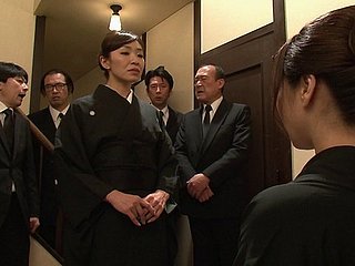 Güzel bir Japon bebeğim yu kawakami öpüşme ve vurma