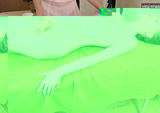 روسی خوبصورتی ڈومنا سویسکوک نے orgasms تک مساج کیا