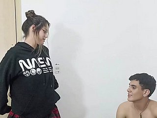 Моя сводка приходит домой поздно, и я наказываю ее тяжелым сексом