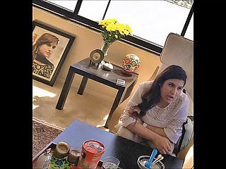 देसी पाकी पत्नी आयशा ने अपने पति के लिए नग्न नृत्य किया