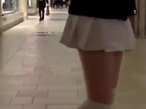 진동기와 쇼핑몰에서 청소년 도보