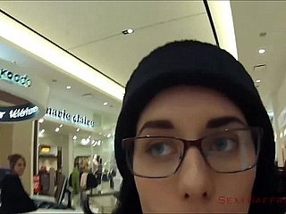 Alışveriş merkezinde kamu cum yürüyüş!