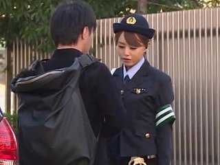 ตำรวจ Slutty Akiho Yoshizawa ถูกกระแทกที่ด้านหลังของรถ