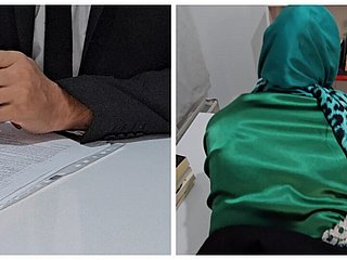 Turkse secretaresse neukt zijn baas