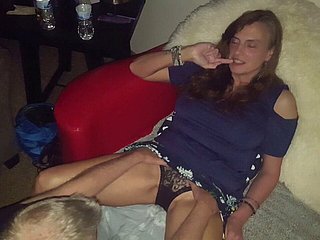 Il mio amico lecca mia moglie a diversi orgasmi