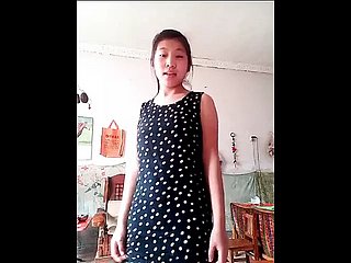 Überraschung! Der chinesische Pupil hat tolle Titten!