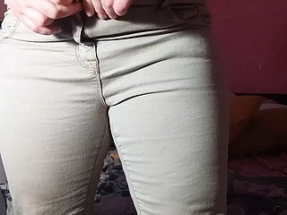 Mẹ trêu chọc thicket trai trong quần jean, rồi đụ và squirt
