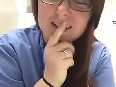 ぽっちゃり赤毛ナースが披露します