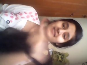 GF dengan payudara yang sempurna