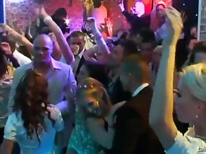 novias tentadoras follando en público