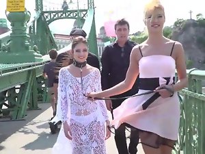 หญิงสาวที่ถูกทำให้อับอายในที่สาธารณะและระยำ