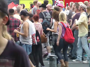 Berlin babe in arms publicznego miganie, Bonking i finał