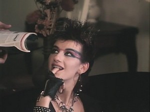 سے Shes تو ٹھیک - 1985 (بحال)