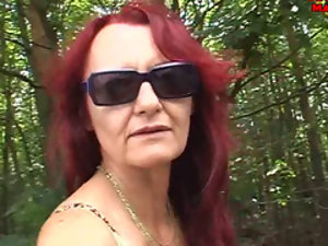 Laurie (51) Outdoor-reifen saugen zwei Schwänze