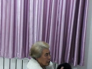 Chińska babcia w wannie