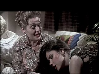 माँ और चाचा सौतेली बेटी को नहीं, सौतेले पिता को पढ़ा रहे हैं (मज़ाक कर रहा हूँ)