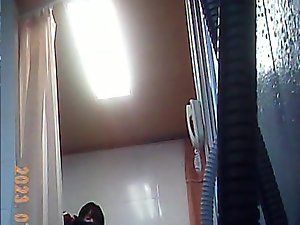 senhoras asiáticas trocar de roupa