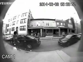 cctv pissing vrouw