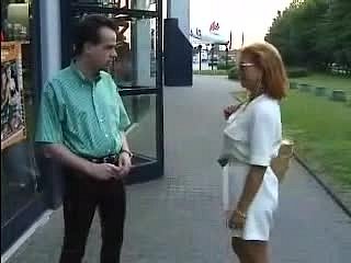 Son Barbara si lascia spogliare da un tizio relating to una bella truss retrò