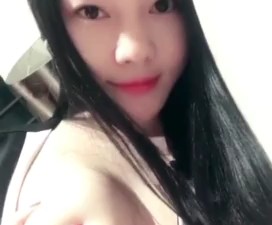 seins grain off colour girl asiatique