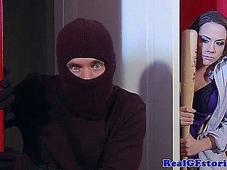 ミッドナイトBurglではAssfucked主婦