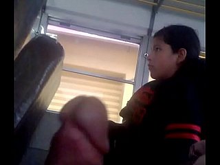 Nena viendo mi verga en รถบัส