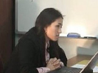 Koreaanse secretaris wordt geneukt en Talisman