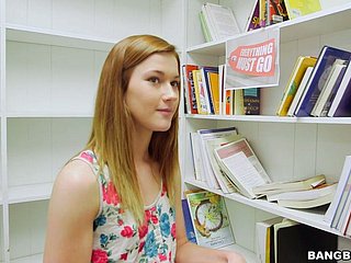 Redheadschönheit Alaina Dawson wird auf POV-Kamera gebohrt