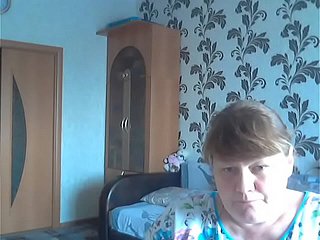 HCM Milf masturbiert mit Gurke